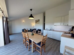 Dining - De Plevier<br>Apartment with a beautiful view over the horse pasture near the sea (Callantsoog)