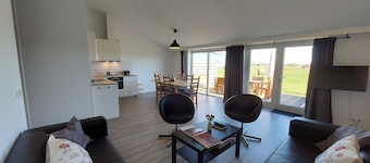 De Plevier
Apartment with a beautiful view over the horse pasture near the sea