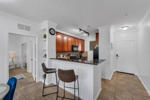 Private kitchen - Pool view at Bella Piazza (Davenport)