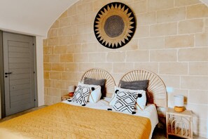 5 bedrooms, in-room safe, iron/ironing board, travel cot - Villa Emma by Puglia Classics: perfect for families and friends. Big size pool!! (ostuni)