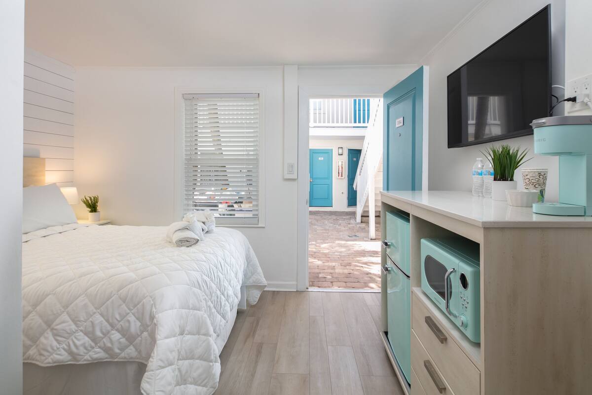 Studio Suite | WiFi (free), bed sheets
