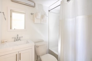 Double Room | Bathroom - Lily & Bloom (Myrtle Beach)
