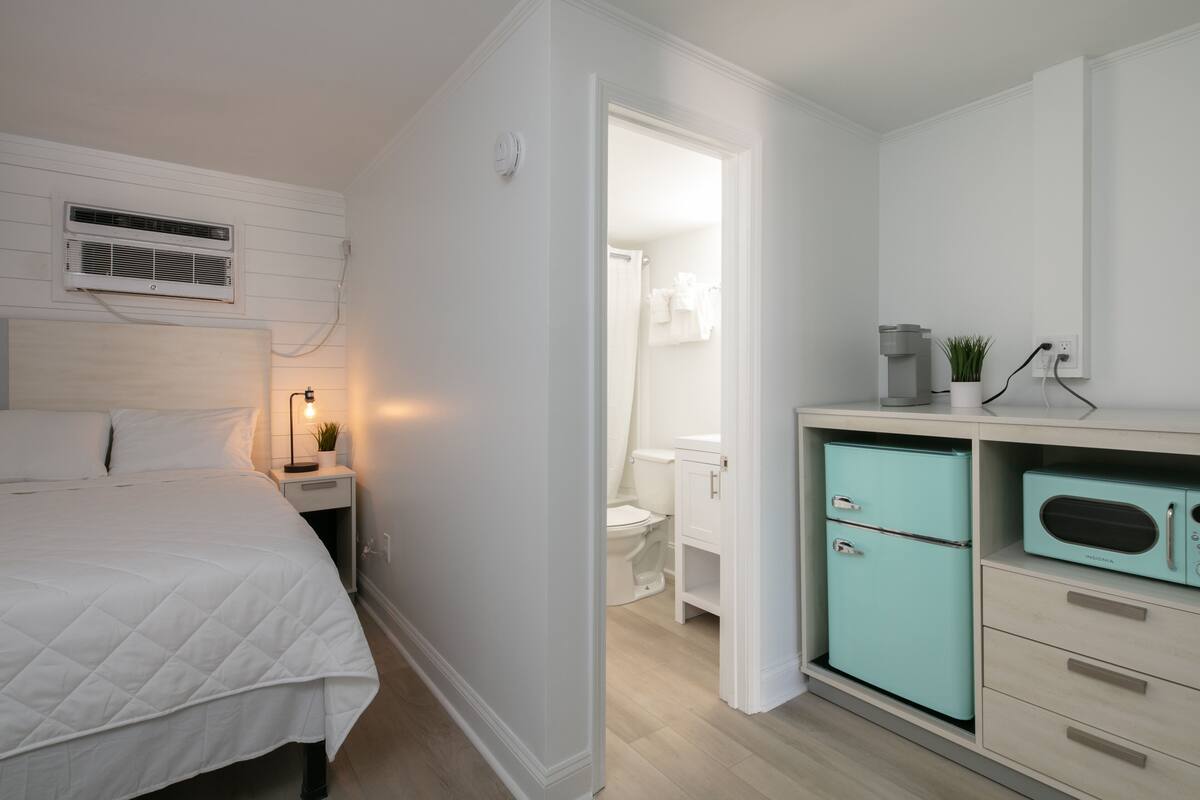 Studio | WiFi (free), bed sheets