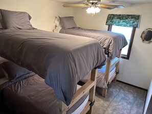 2 chambres, lit parapluie, Wi-Fi gratuit, draps fournis