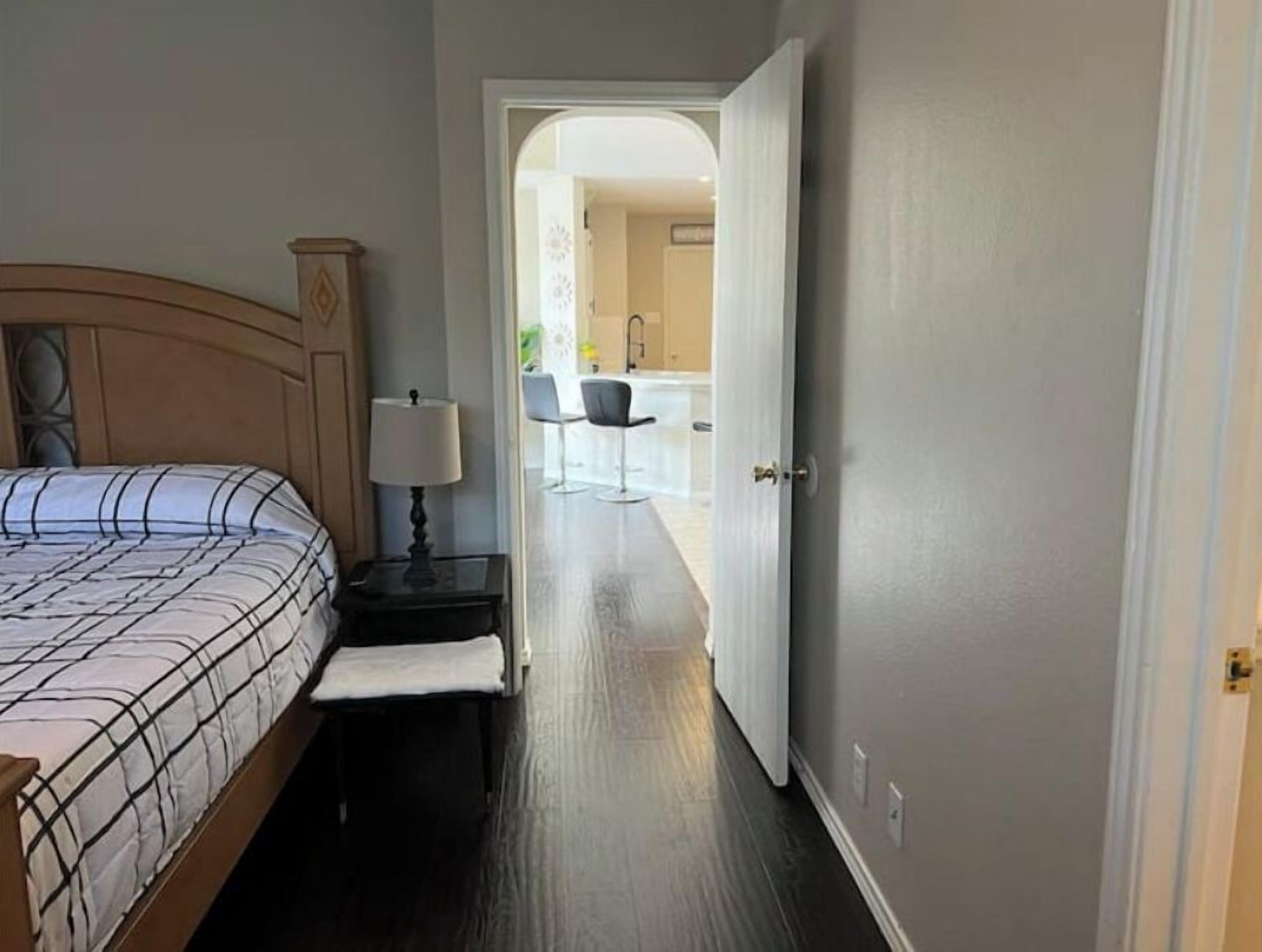 3 slaapkamers, een kluis op de kamer, een bureau