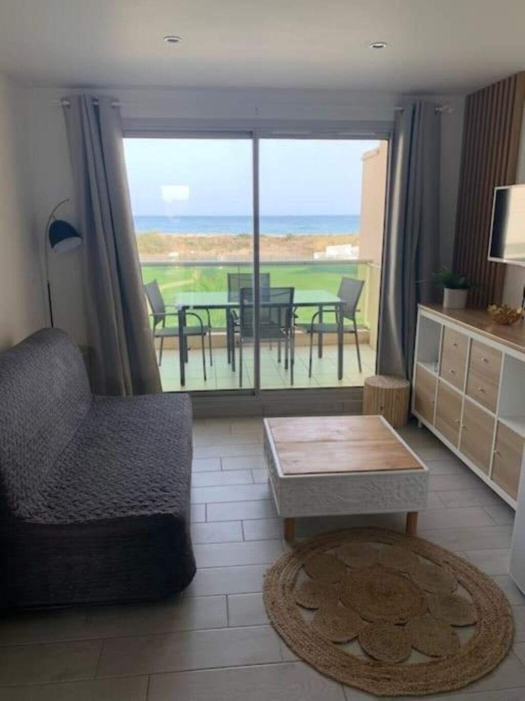Magnificent SEA View - 2 rooms completely renovated - swimming pool and parking