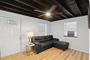 Living area - Fishermen's Catch (Frederica)