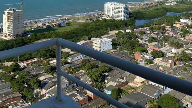 A coastal cityscape with high-rise buildings, a beach, and a river. - 3TP-27 APARTAMENTO DE 3 HABITACIONES (Cartagena)
