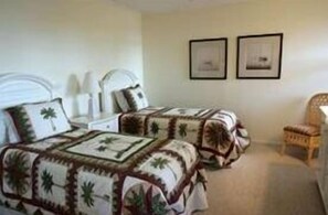 3 habitaciones, tabla de planchar con plancha y acceso a internet 