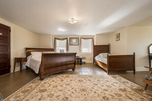 1 غرفة نوم ومكواة/لوح كي وخدمة الإنترنت وملاءات أسرّة