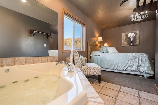 Enjoy charming comfort with a queen bed, jacuzzi tub and private bath. Located in the Zeigler Wing