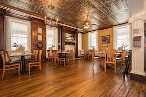 Dining - The Jumonville | Jacuzzi Tub Historic Inn Room (Farmington)