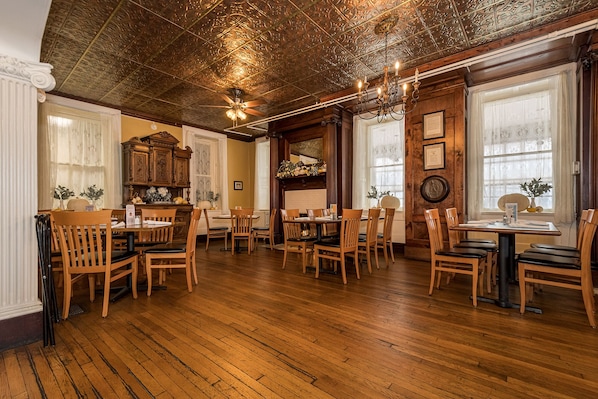 Dining - The Sara Cochran | Jacuzzi Tub Historic Inn Room (Farmington)