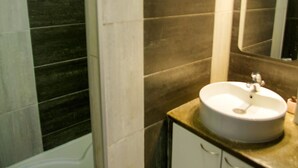 Shower, hair dryer - Palmes d'Or Properties - Ref SELV (Cannes)