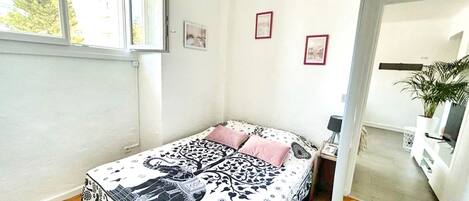 2 slaapkamers, een strijkplank/strijkijzer, gratis wifi, beddengoed