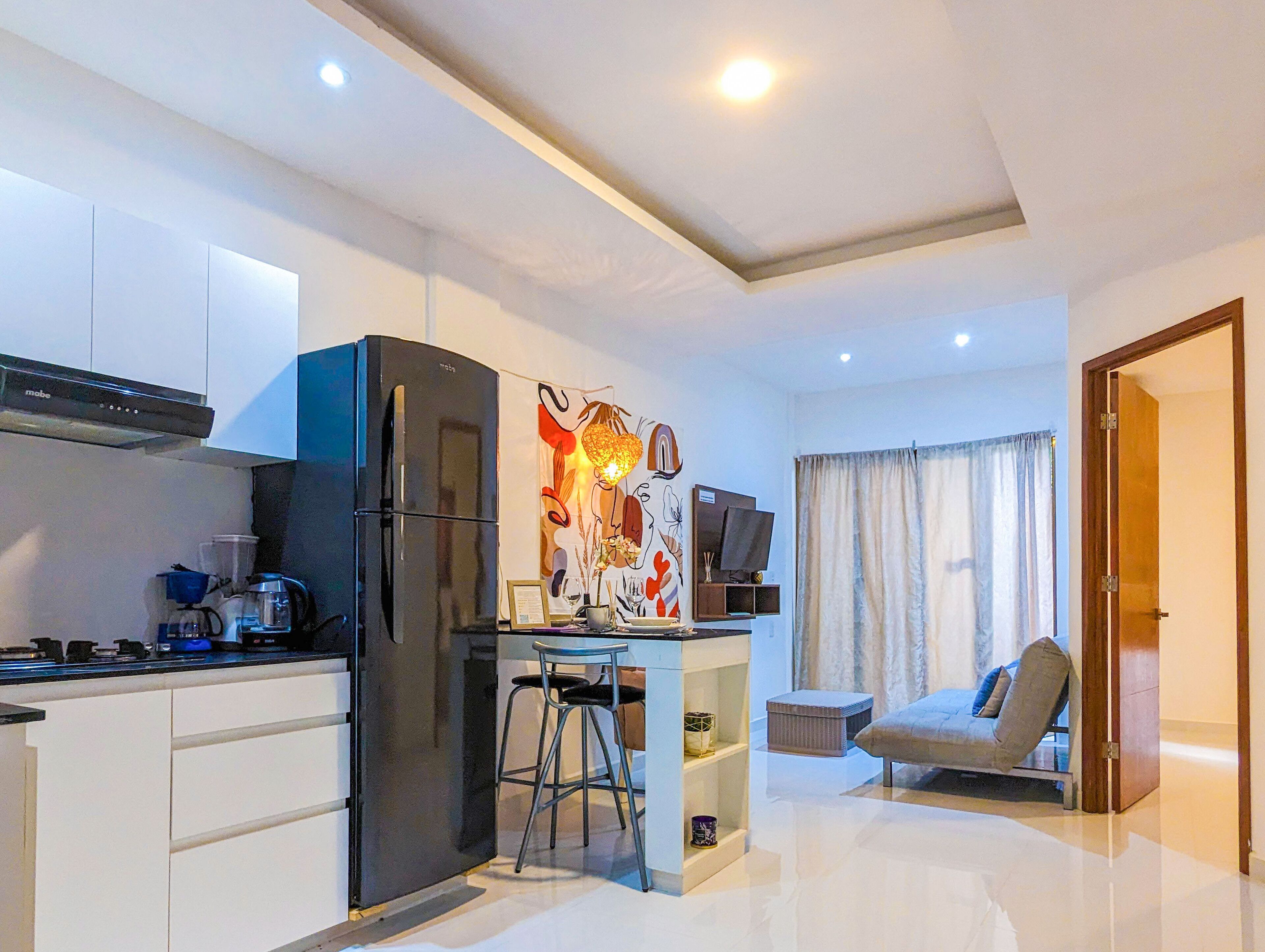 Romantic Paradise 1 King Bed POOL Gym Terrace Bikes Perfect Location You'll Love