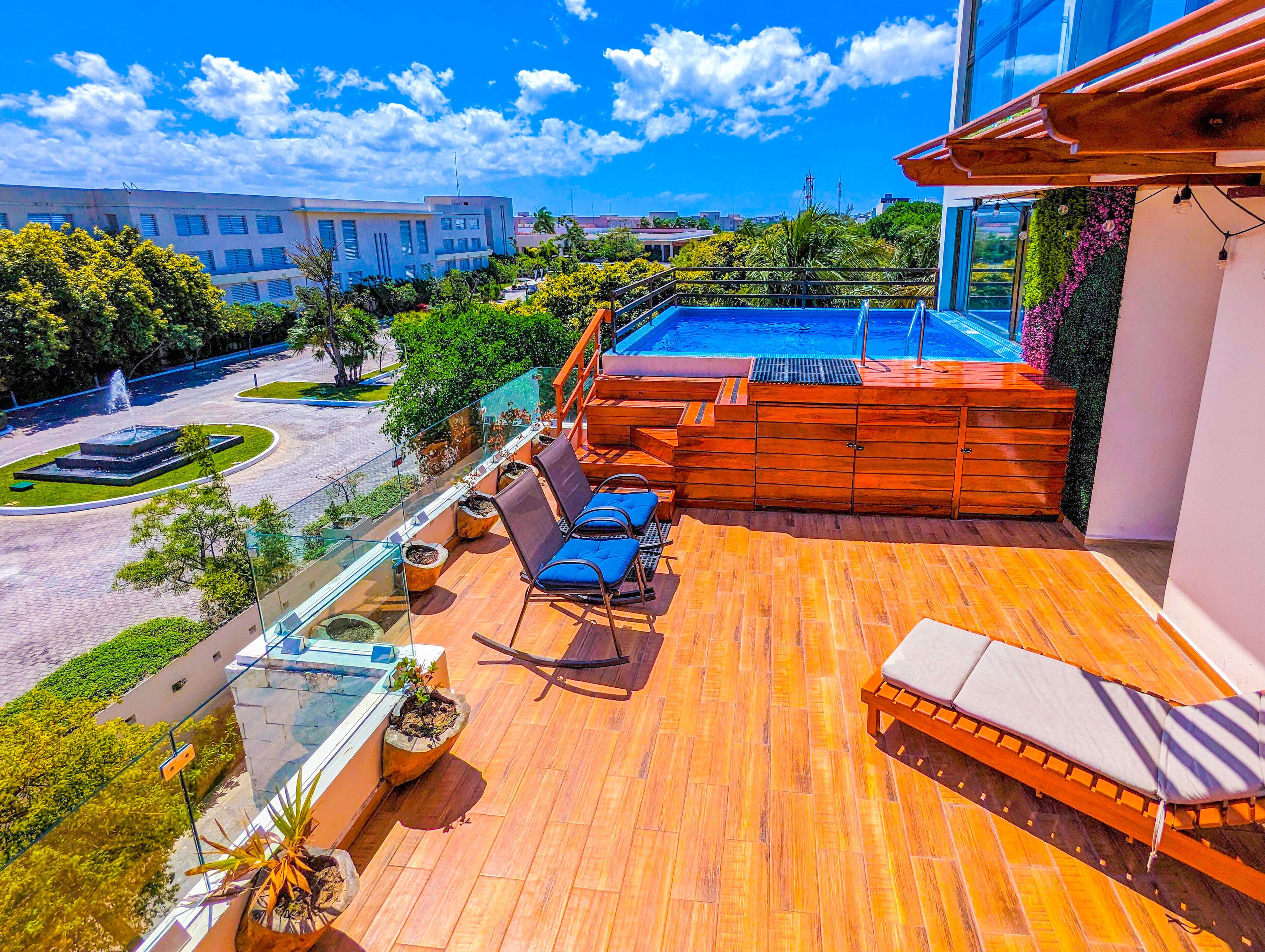 Romantic Paradise 1 King Bed POOL Gym Terrace Bikes Perfect Location You'll Love