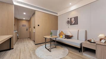 Phòng cơ bản | Chăn bông, minibar, két bảo mật tại phòng, bàn