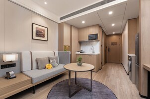 Basic-Zimmer | Daunenbettdecken, Minibar, Zimmersafe, Schreibtisch