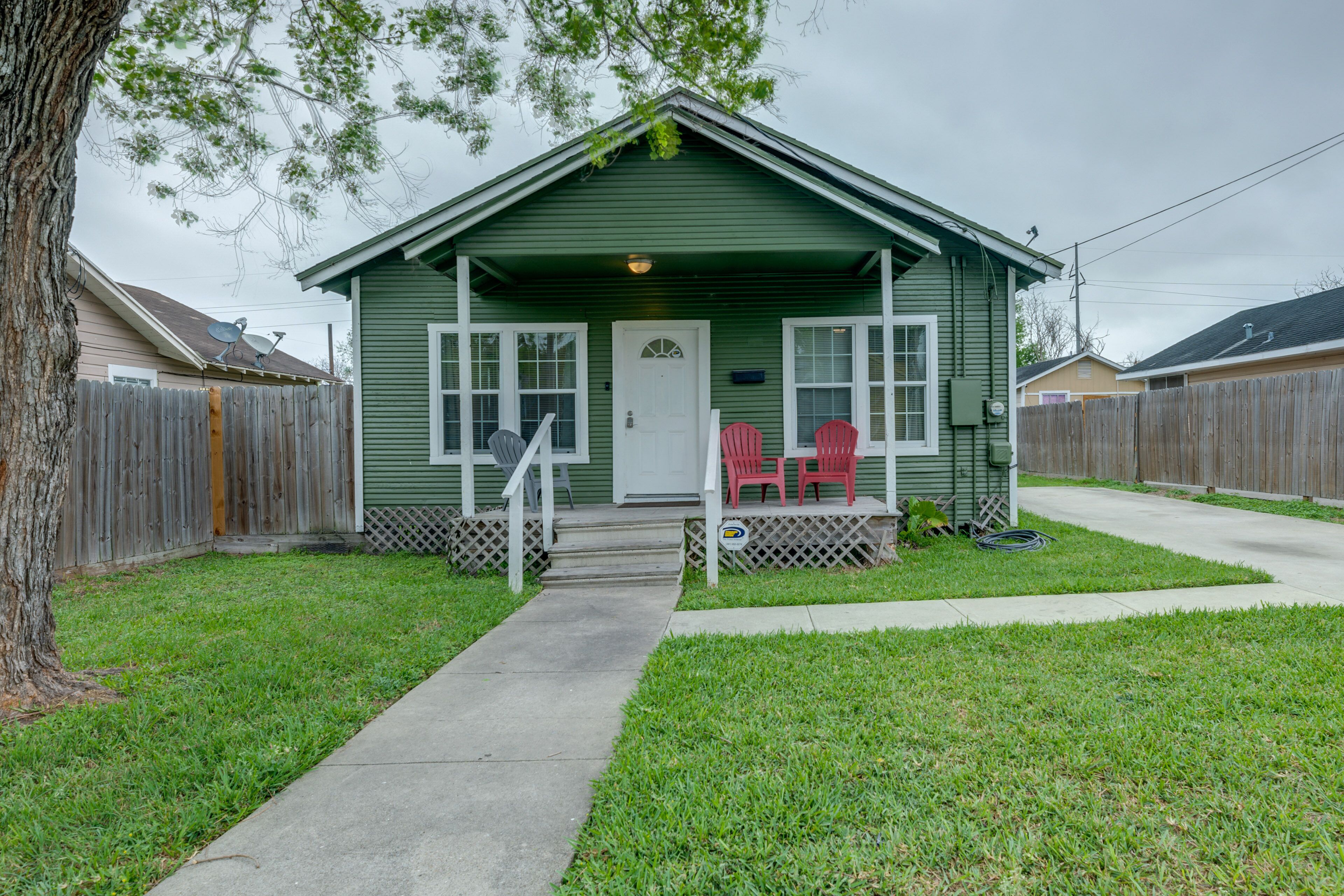 Corpus Christi Home w/ Yard < 1 Mi to Beach!