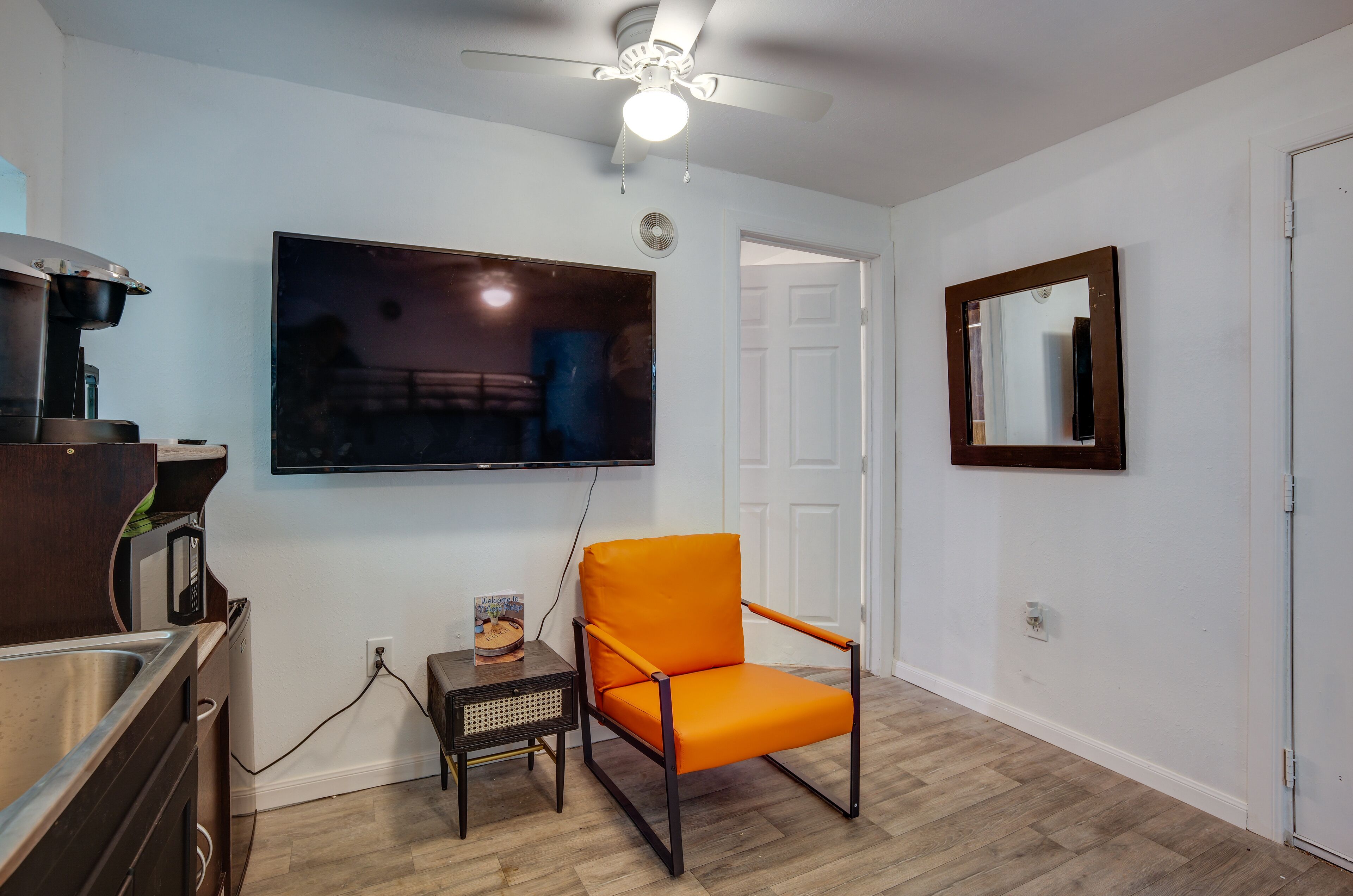 Pet-Friendly Apartment ~ 6 Mi to Lake Conroe!