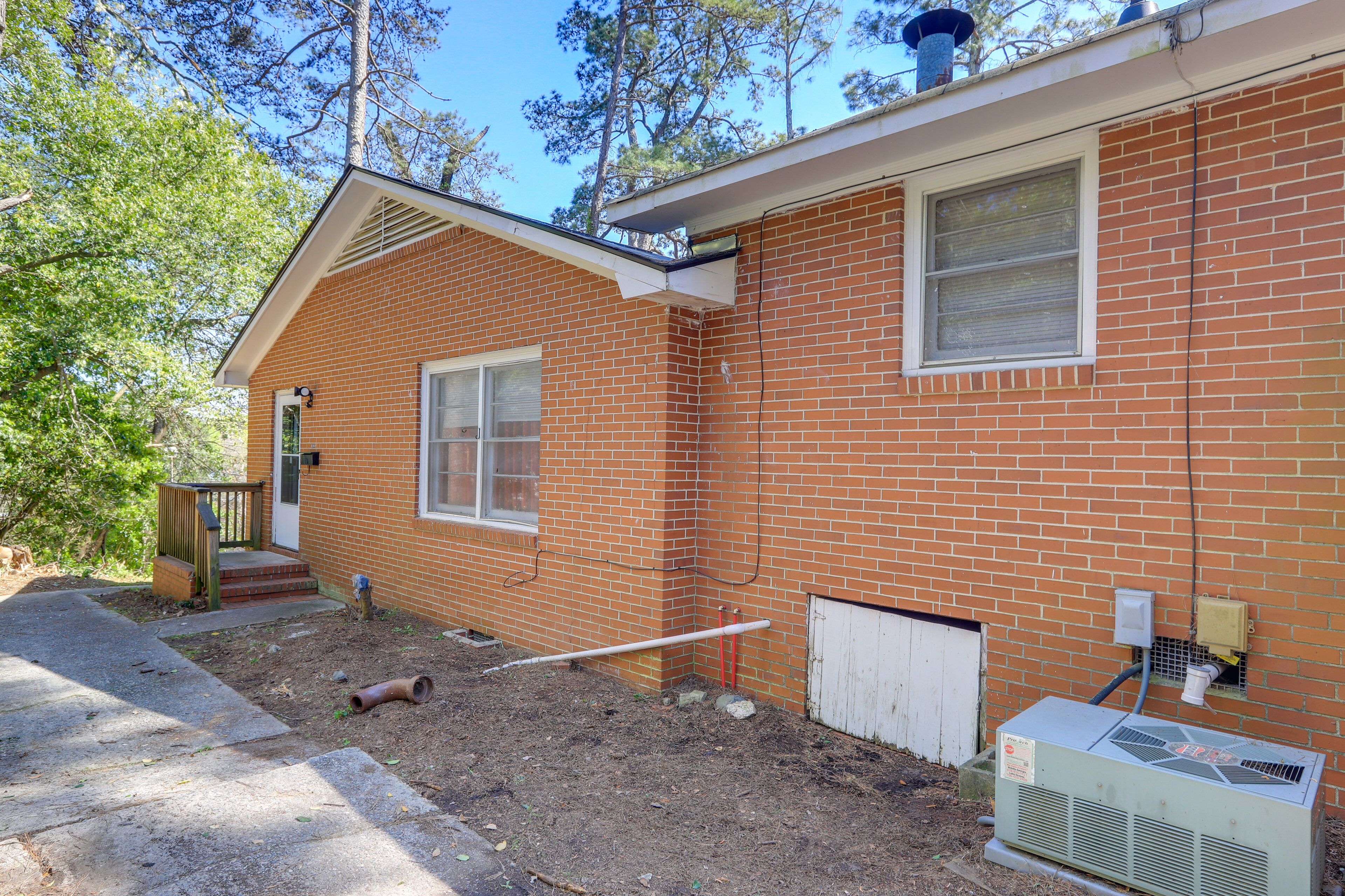Cozy & Convenient Macon Home ~ 3 Mi to Town!