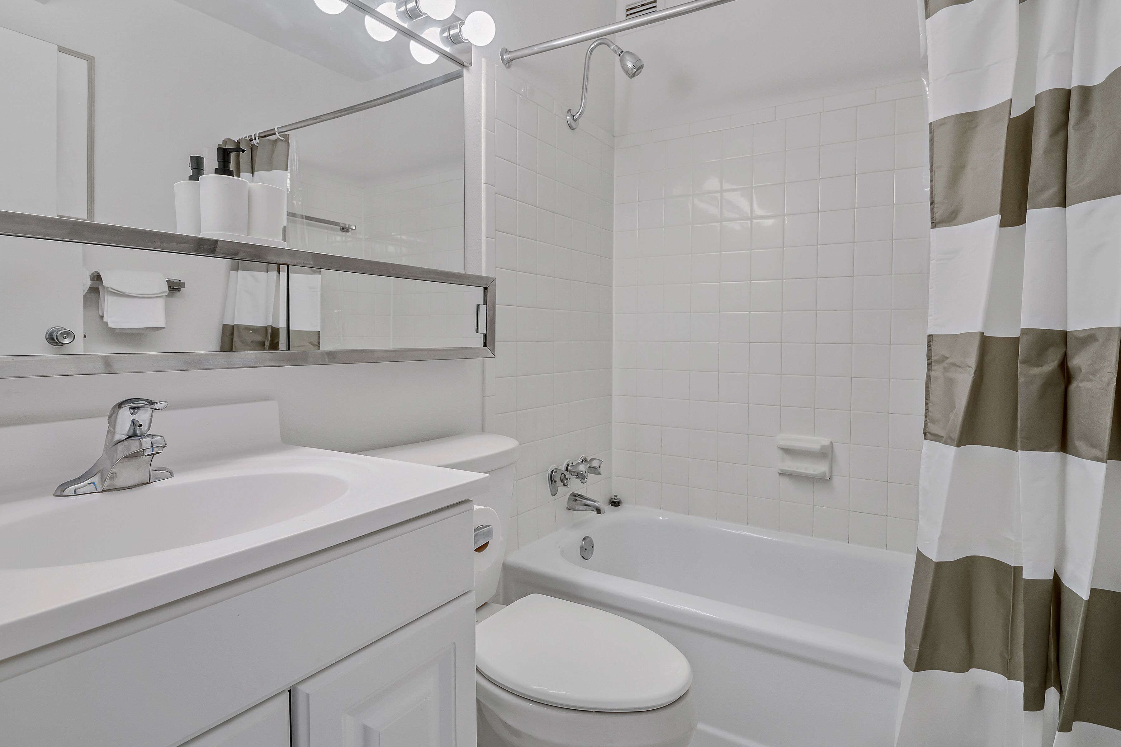 Relaxing 1BR with Pool Gym and Parking