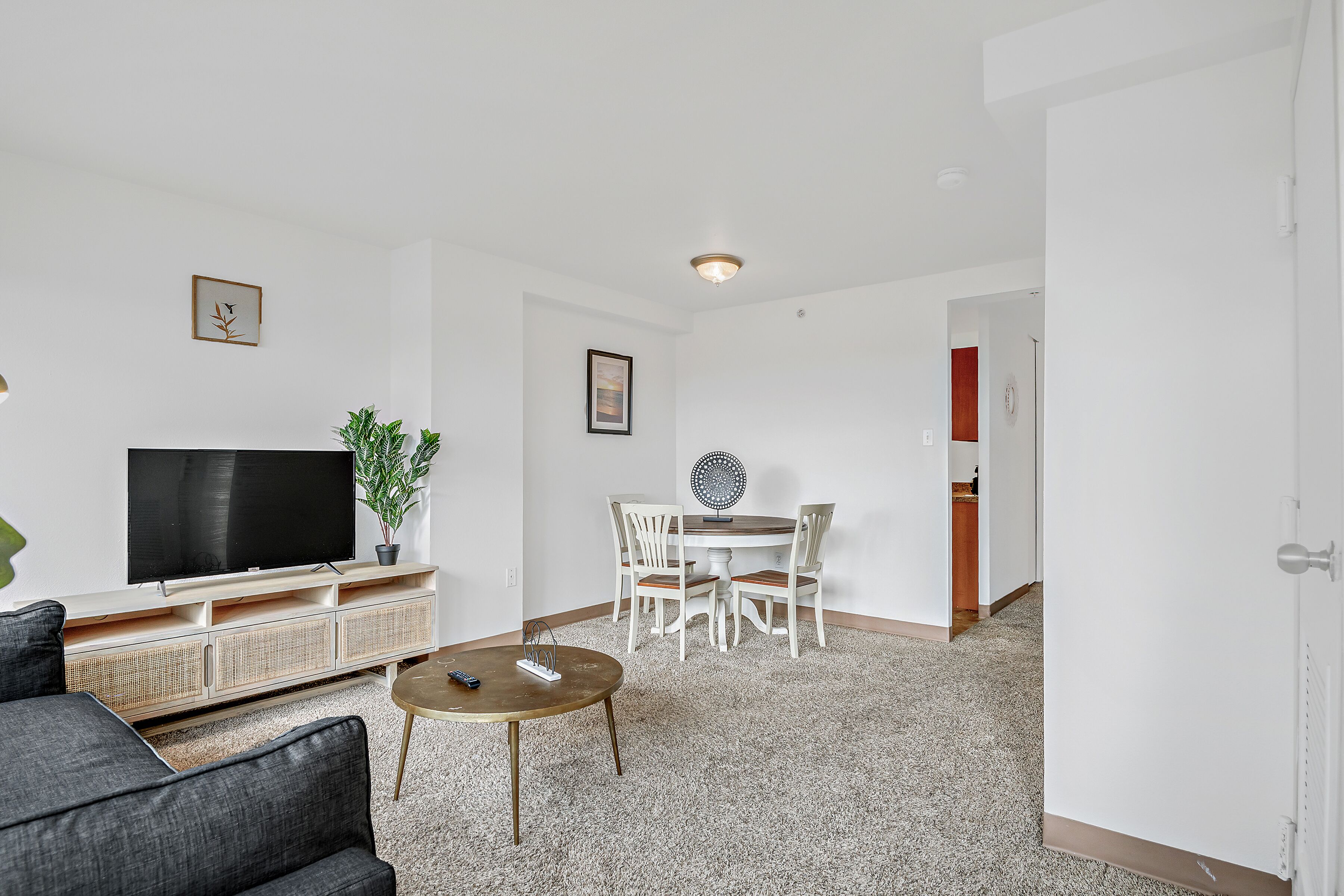 Relaxing 1BR with Pool Gym and Parking