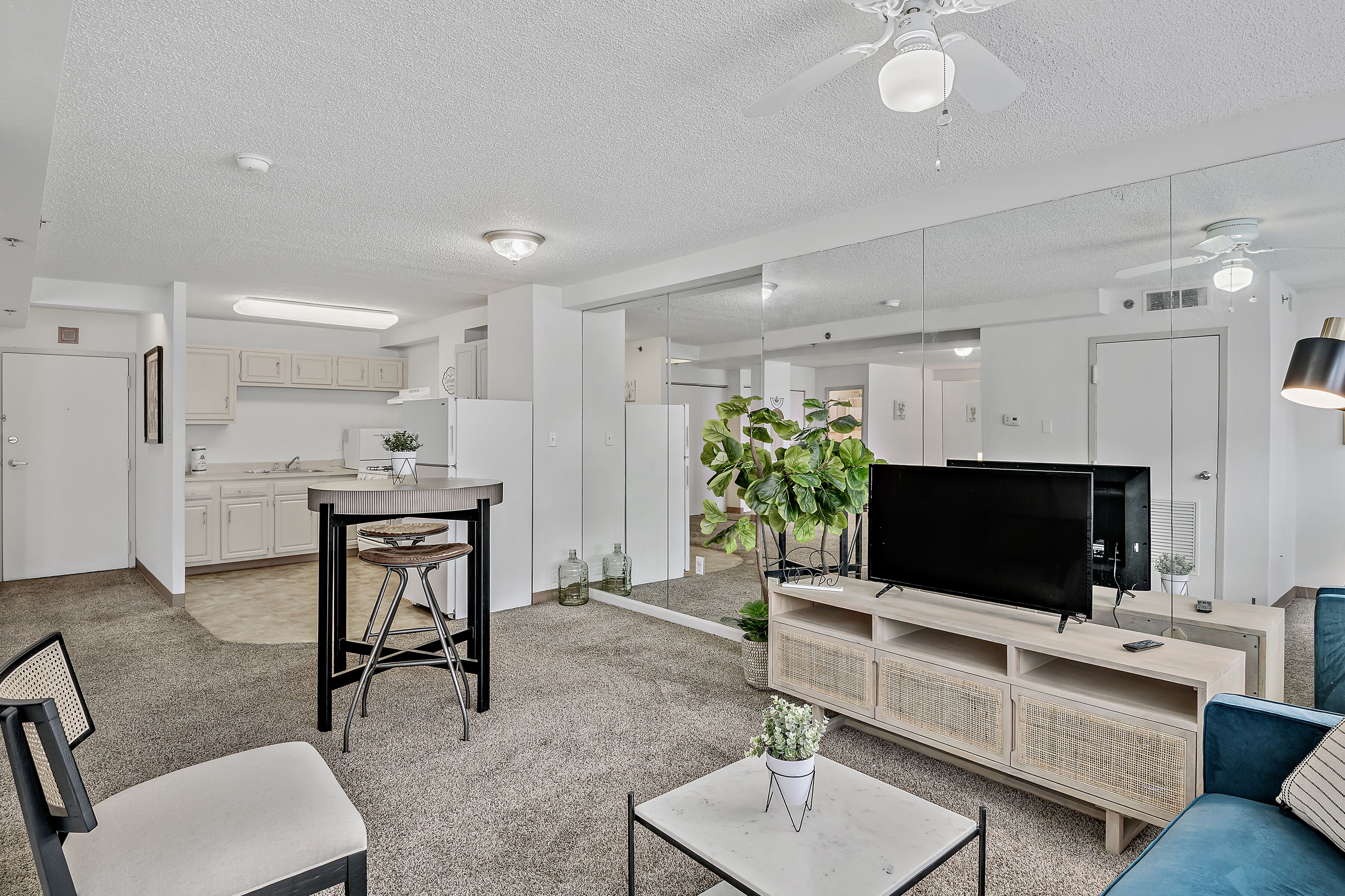 Unique & Relaxing Studio with Gym and Parking