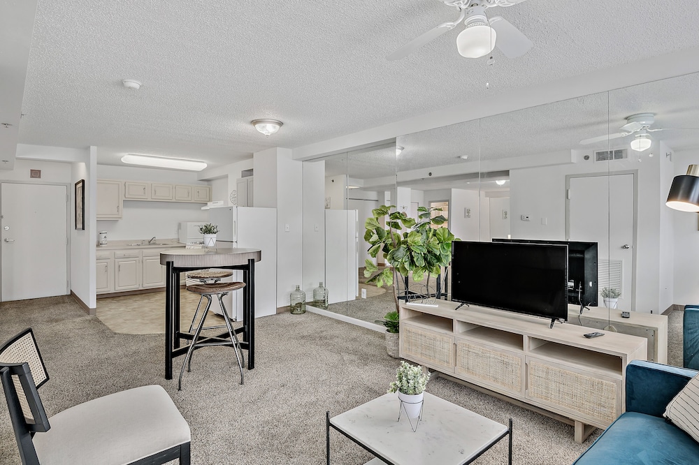 Unique & Relaxing Studio with Gym and Parking