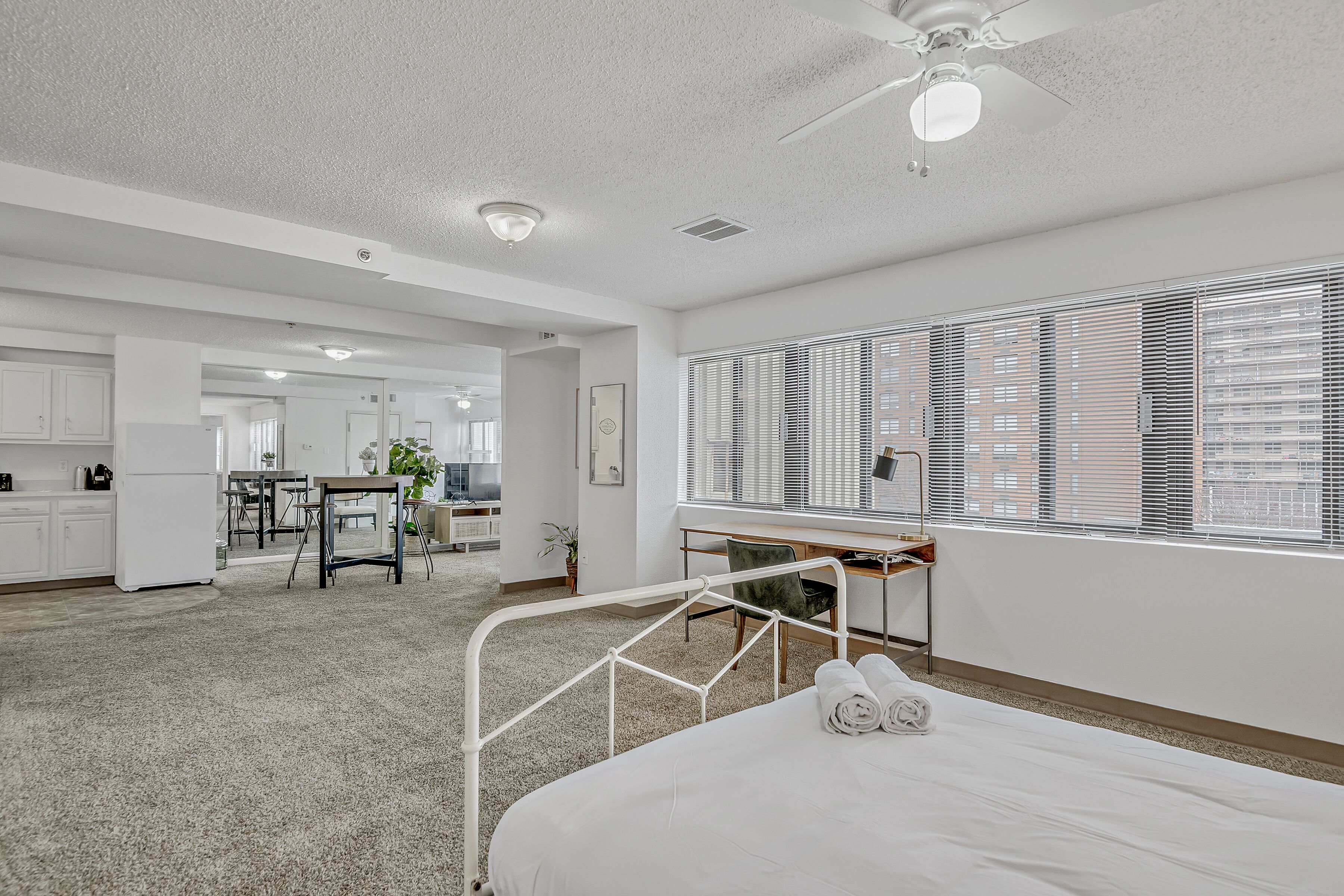 Unique & Relaxing Studio with Gym and Parking