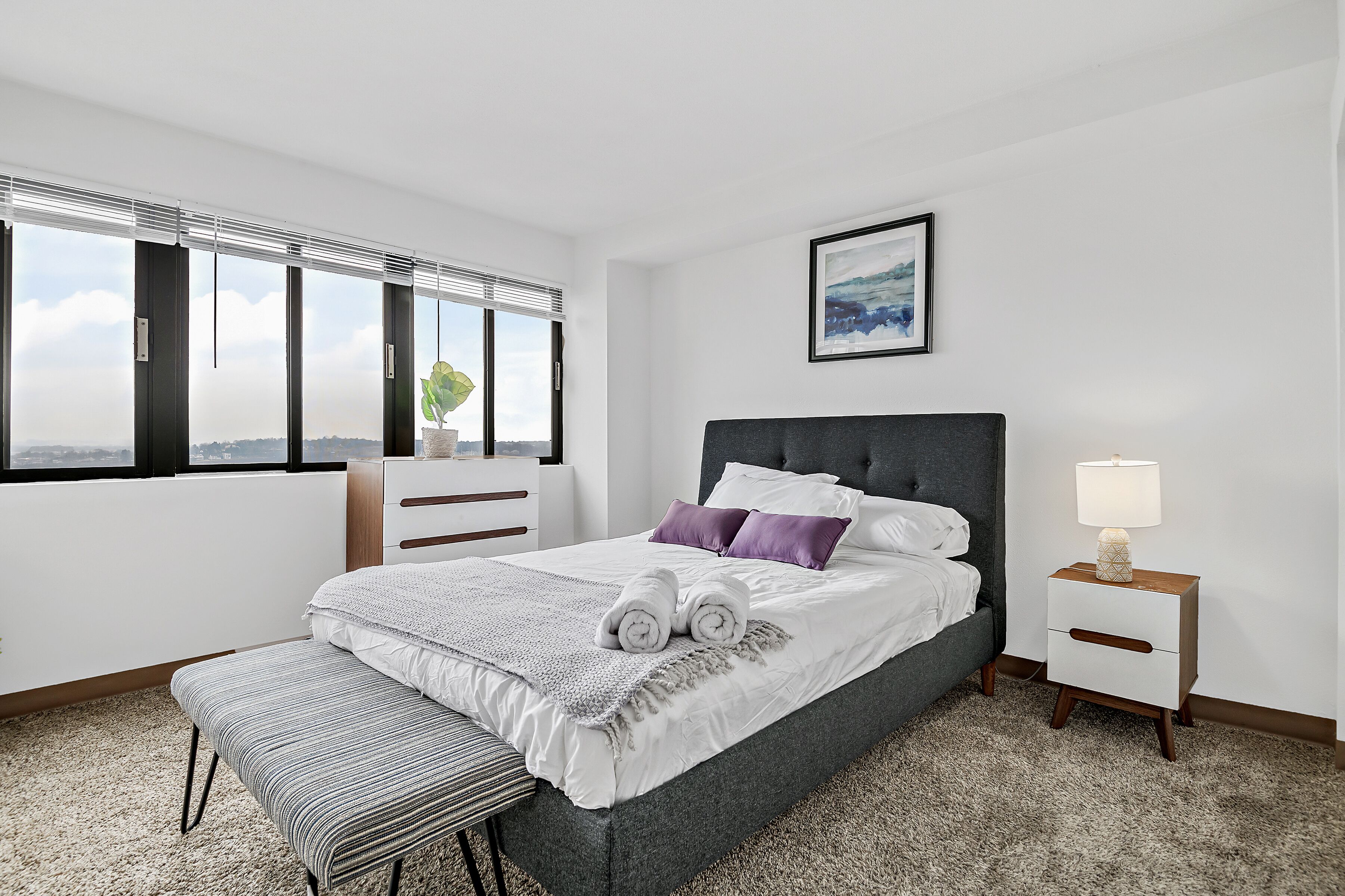 Getaway 2BR with Gym Parking and Working Space