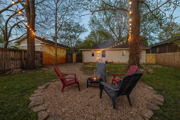 Property grounds - Boho BnB ~ Walk to Cherry/Pickwick & MSU (Springfield)