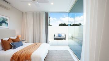 4 bedrooms, desk, iron/ironing board, free WiFi