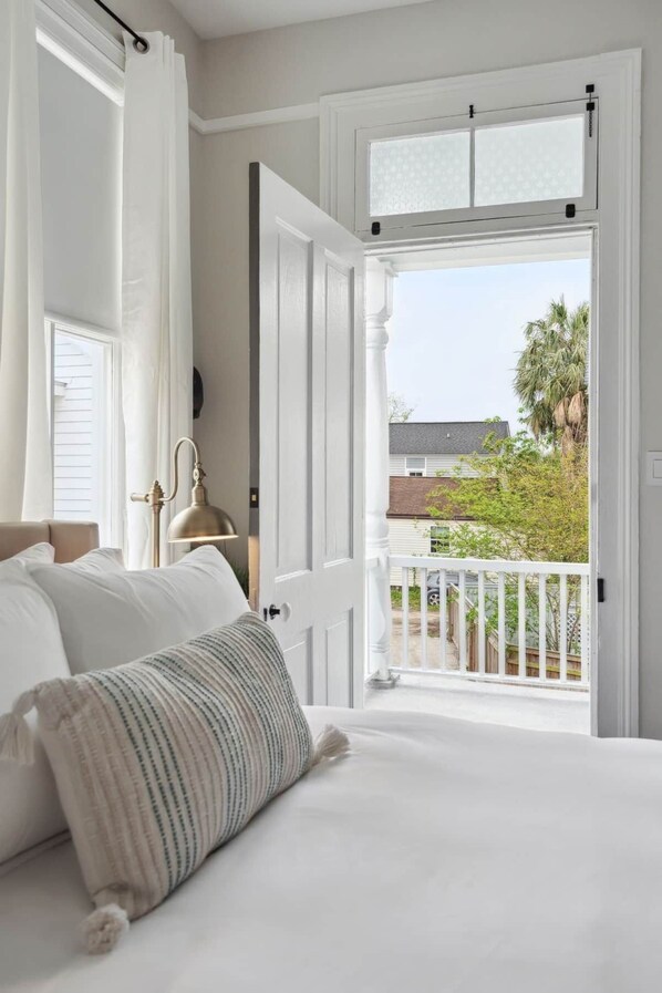 1 bedroom, desk, WiFi, bed sheets - The Magnolia Suite at 265 Rutledge (Charleston)