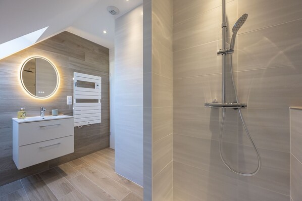 Appartement Duplex, salle de bains attenante | Salle de bain