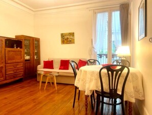 تناول الطعام