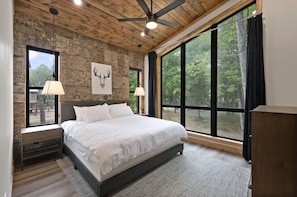 3 habitaciones, escritorio, tabla de planchar con plancha y wifi