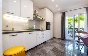 Fridge, microwave, oven, stovetop - Amazing home in Starigrad Paklenica (Starigrad Paklenica)