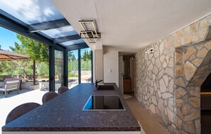 المنشأة من الداخل