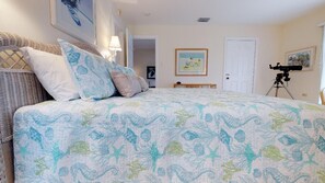 4 bedrooms, desk, iron/ironing board, free WiFi