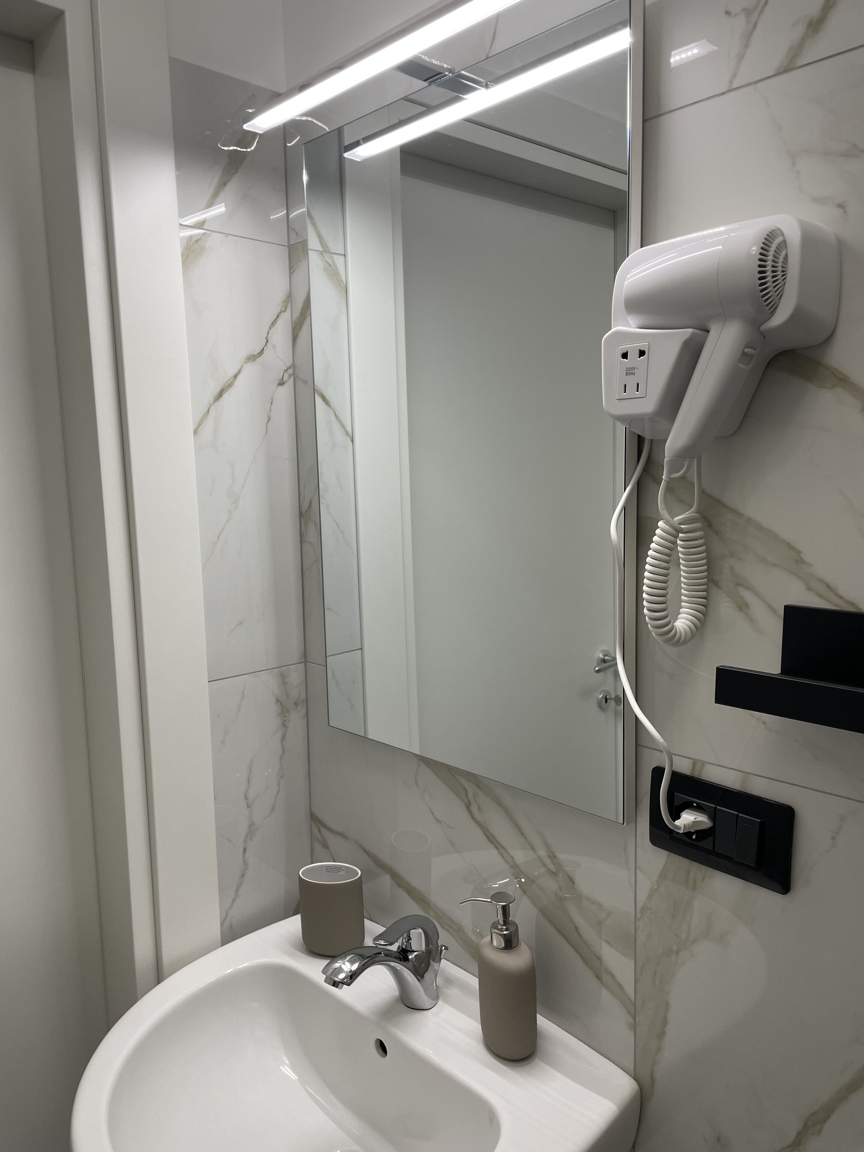 Dusche, Haartrockner, Bidet, Handtücher