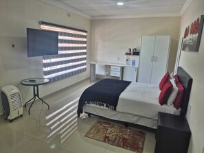 Desk - Ithonsi Guesthouse (Kempton Park)