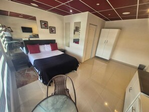 Desk - Ithonsi Guesthouse (Kempton Park)