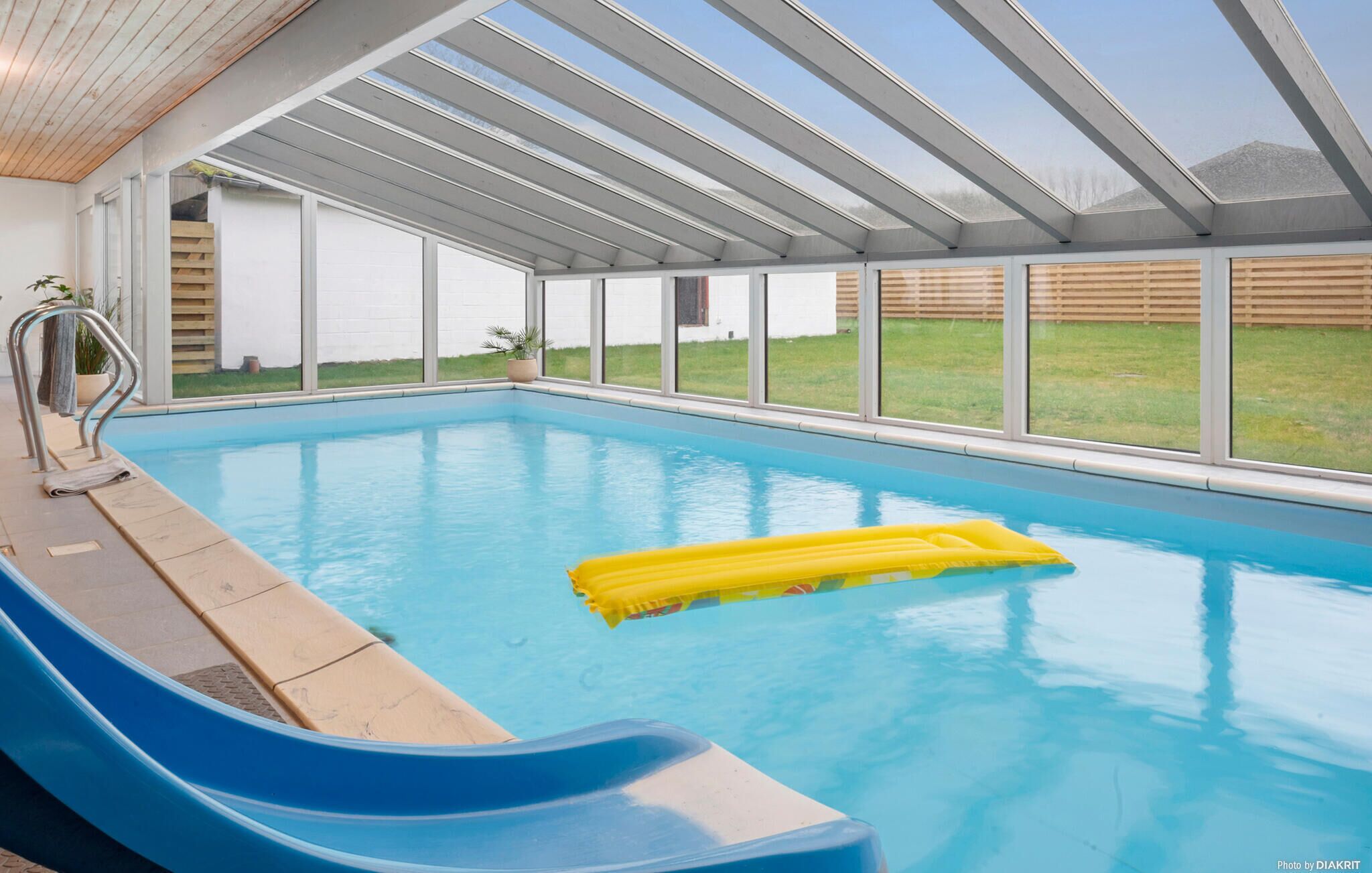 Indendørs pool