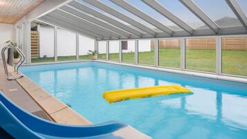 Indendørs pool