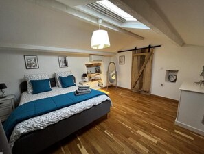4 chambres, fer et planche à repasser, accès Internet
