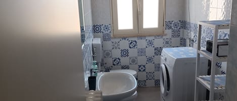 Bruser, hårtørrer, bidet