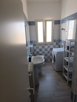 Dusche, Haartrockner, Bidet