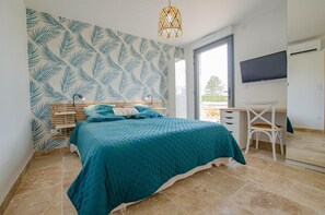 4 bedrooms, travel crib, free WiFi